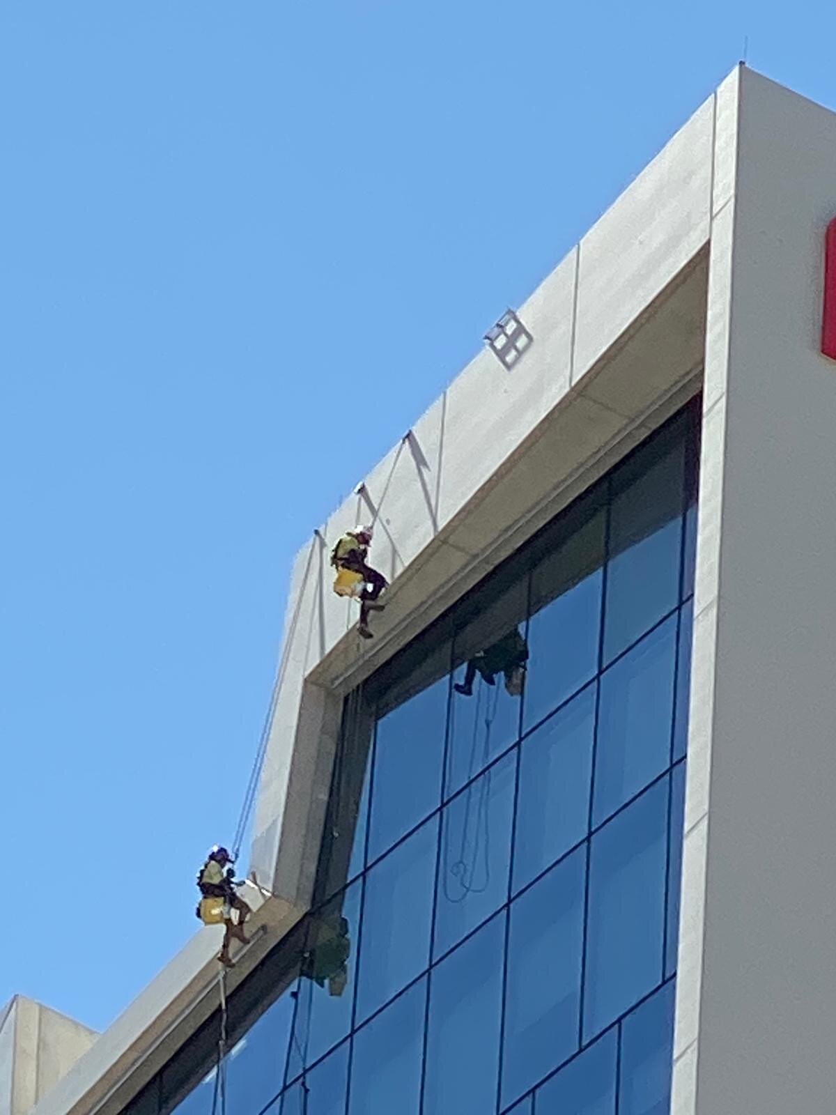 Rope access facade painting